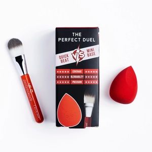 FLIRTACIOUS LOOKS COSMETICSThe Perfect Duel: Foundation Travel Set